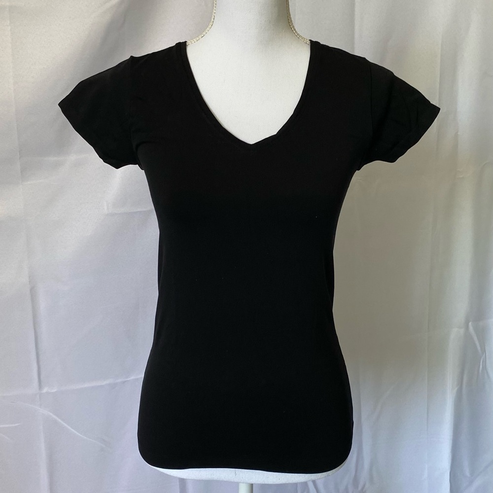 White house black market black tee